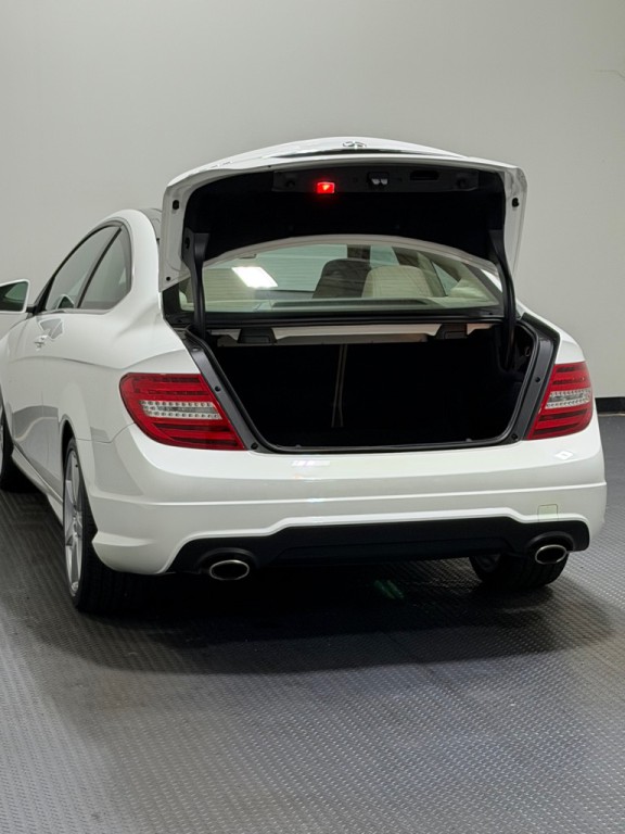 2015 Mercedes-Benz C-Class Image 11