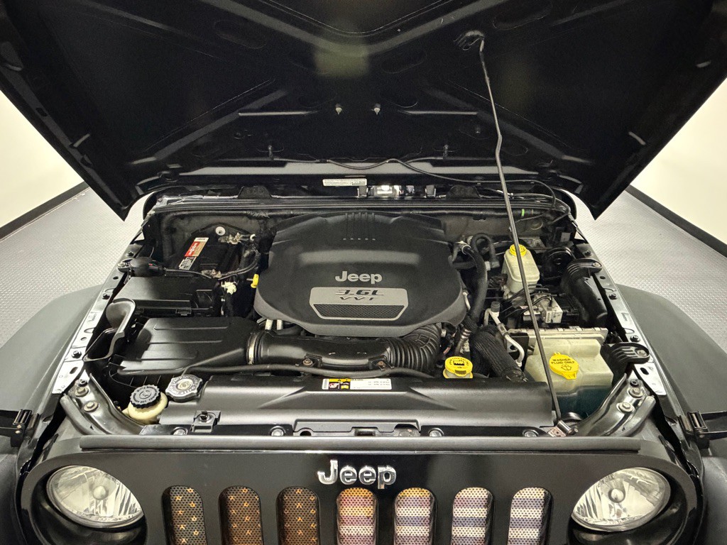 2013 Jeep Wrangler Unlimited Image 16