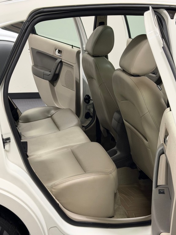 2010 Ford Focus Image 9