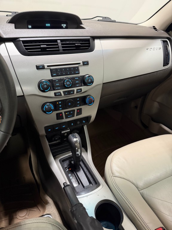 2010 Ford Focus Image 12
