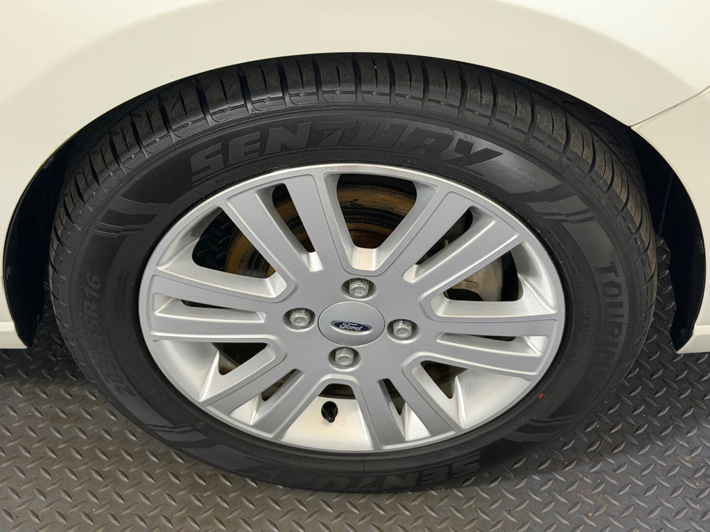 2010 Ford Focus Image 17