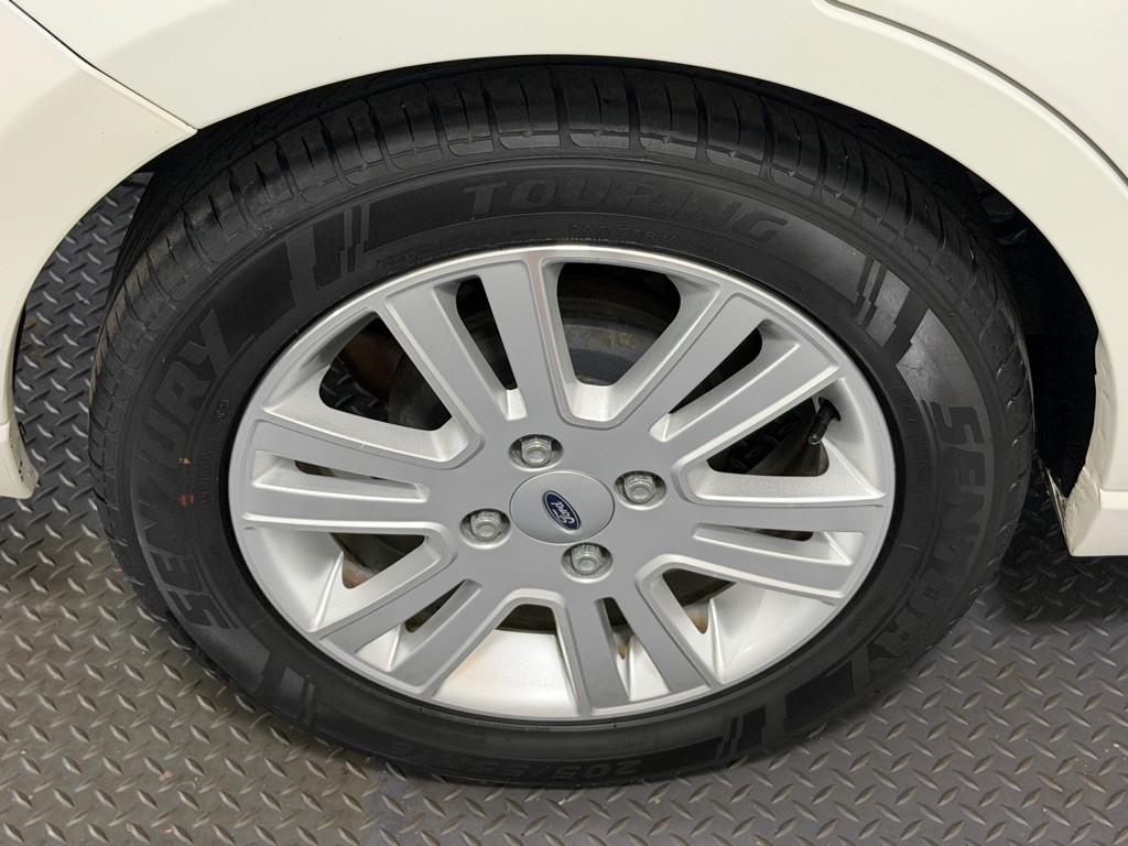 2010 Ford Focus Image 18