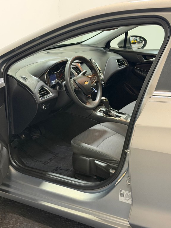 2019 Chevrolet Cruze Image 8