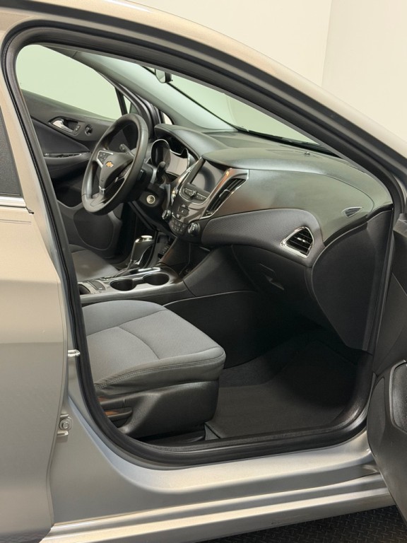 2019 Chevrolet Cruze Image 11