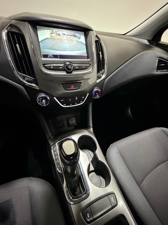 2019 Chevrolet Cruze Image 13