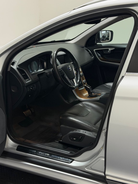 2016 Volvo XC60 Image 8