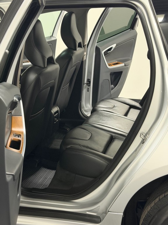 2016 Volvo XC60 Image 9