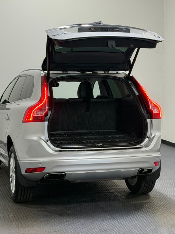2016 Volvo XC60 Image 12