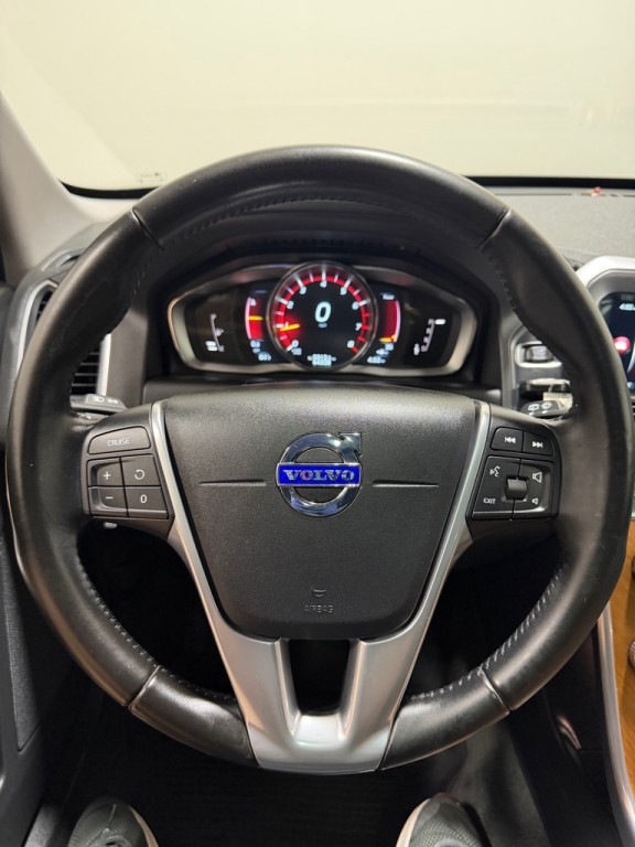 2016 Volvo XC60 Image 15