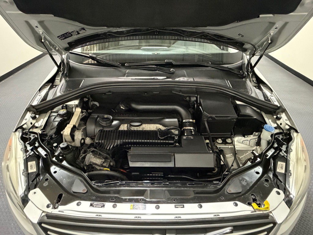 2016 Volvo XC60 Image 17