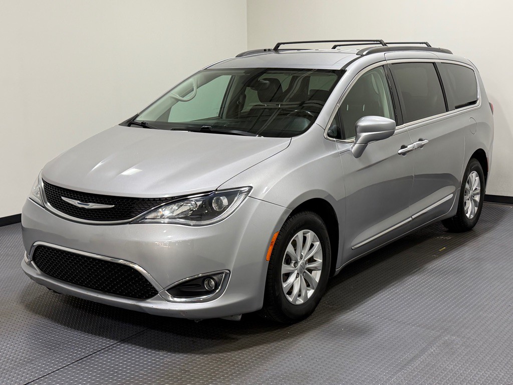 2017 Chrysler Pacifica Image 1