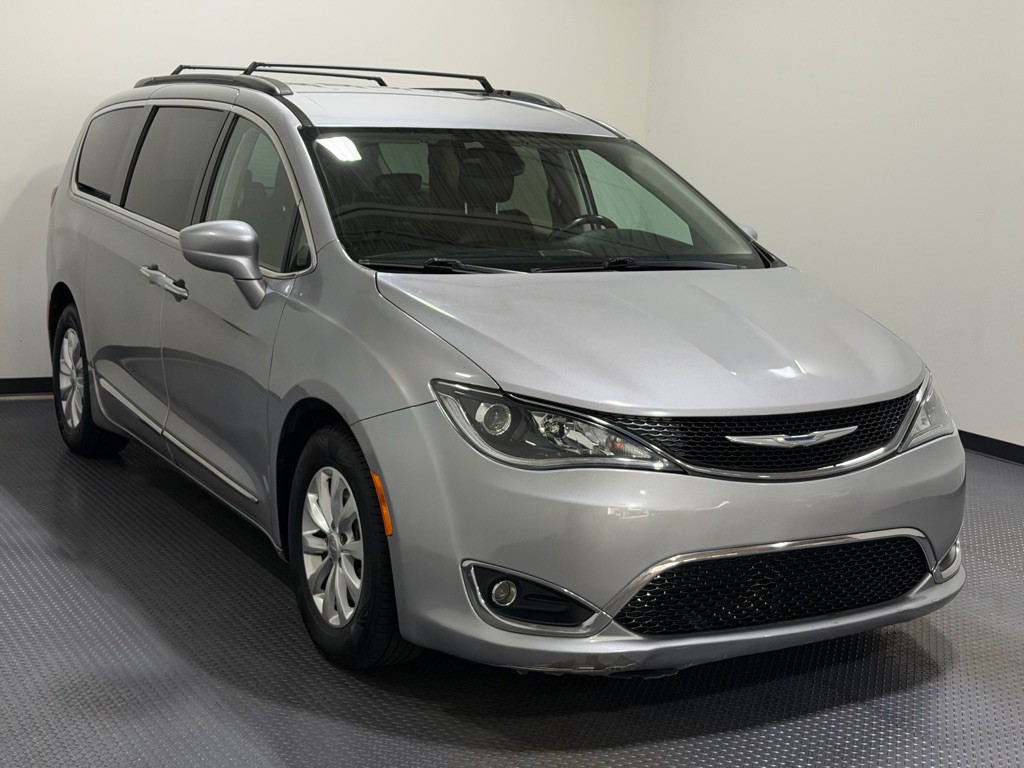 2017 Chrysler Pacifica Image 4