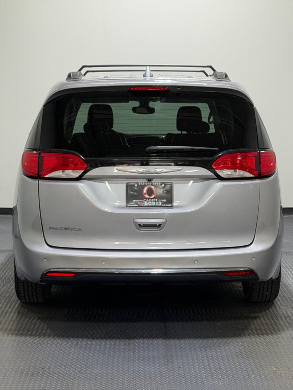 2017 Chrysler Pacifica Image 6