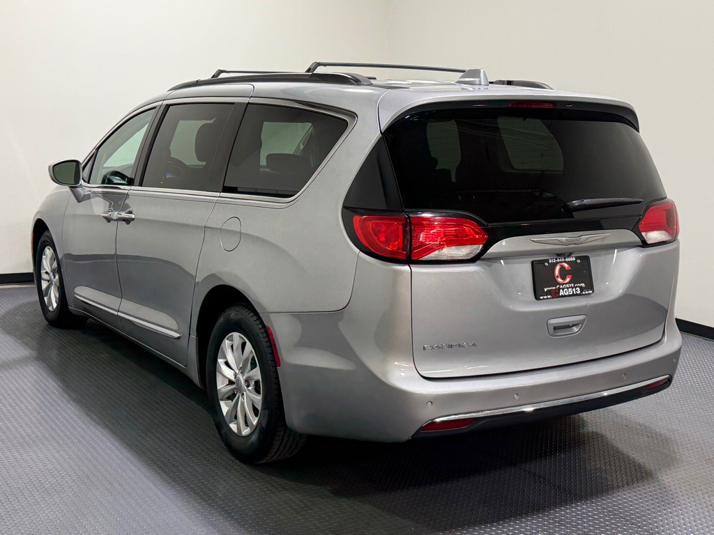 2017 Chrysler Pacifica Image 7