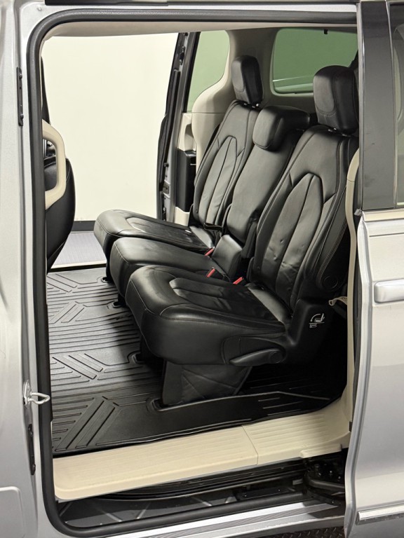 2017 Chrysler Pacifica Image 9