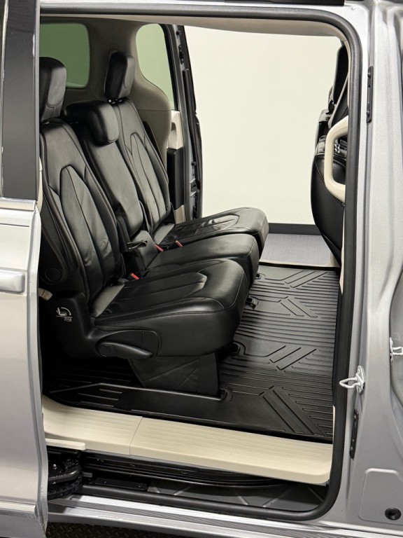 2017 Chrysler Pacifica Image 10