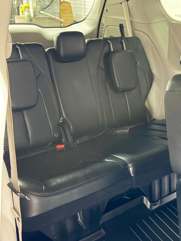 2017 Chrysler Pacifica Image 11