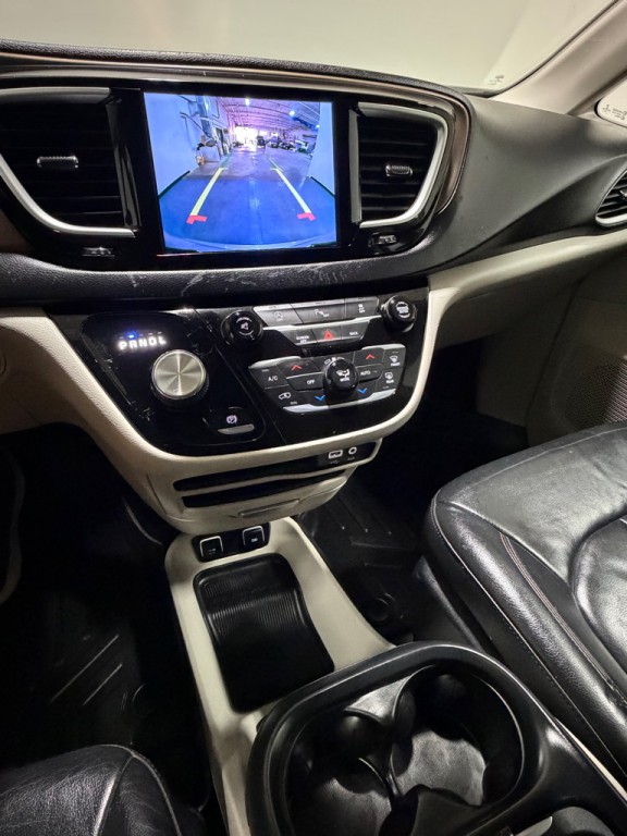 2017 Chrysler Pacifica Image 14