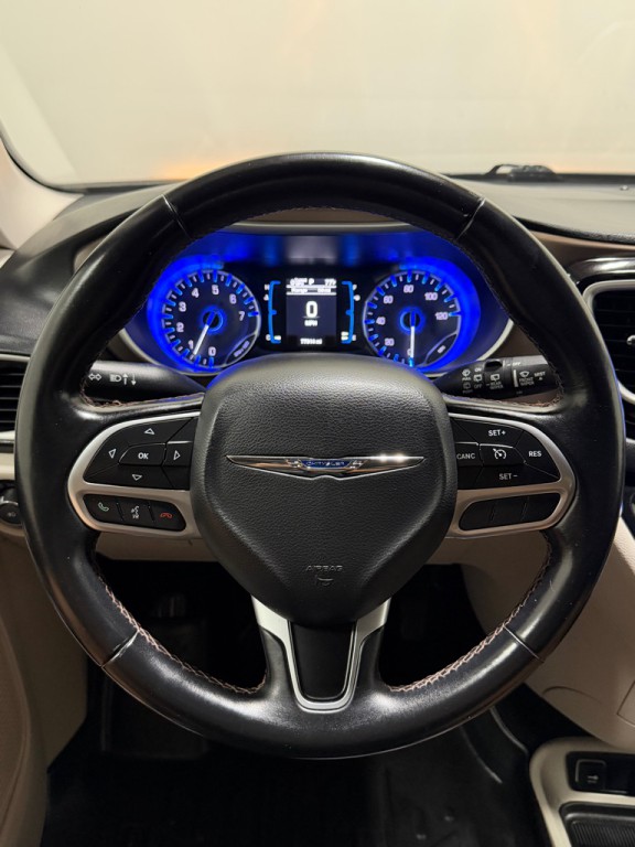 2017 Chrysler Pacifica Image 16