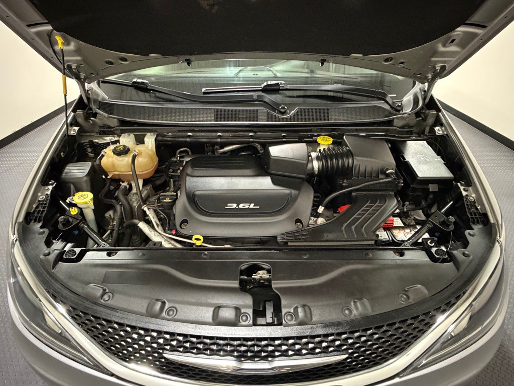 2017 Chrysler Pacifica Image 17