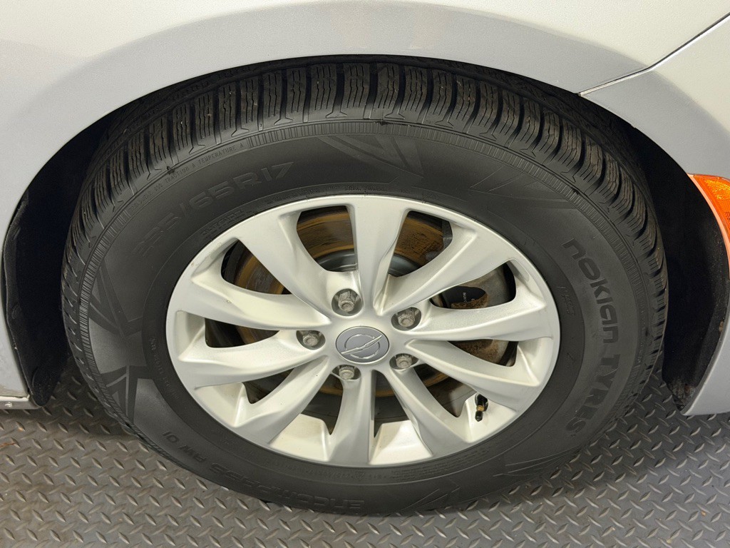 2017 Chrysler Pacifica Image 18