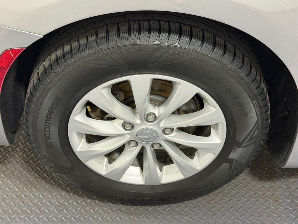 2017 Chrysler Pacifica Image 19