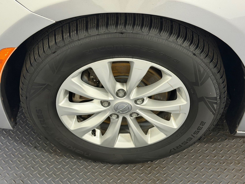 2017 Chrysler Pacifica Image 21