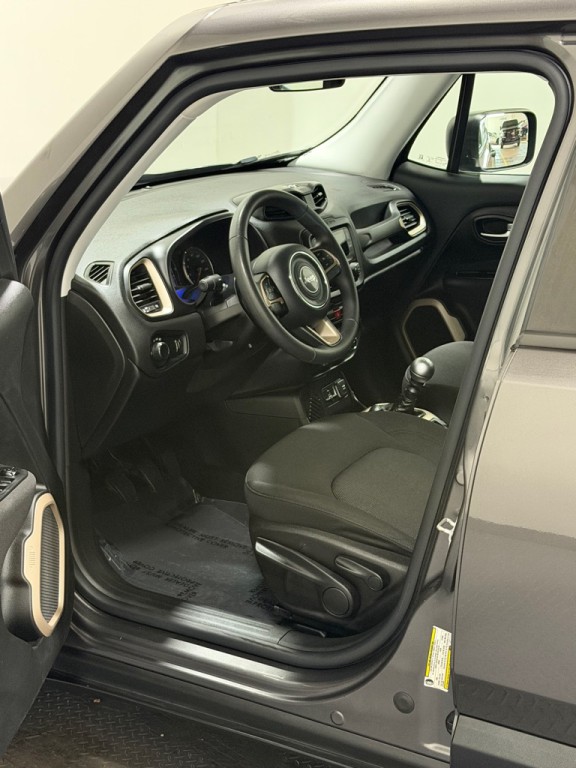 2016 Jeep Renegade Image 8