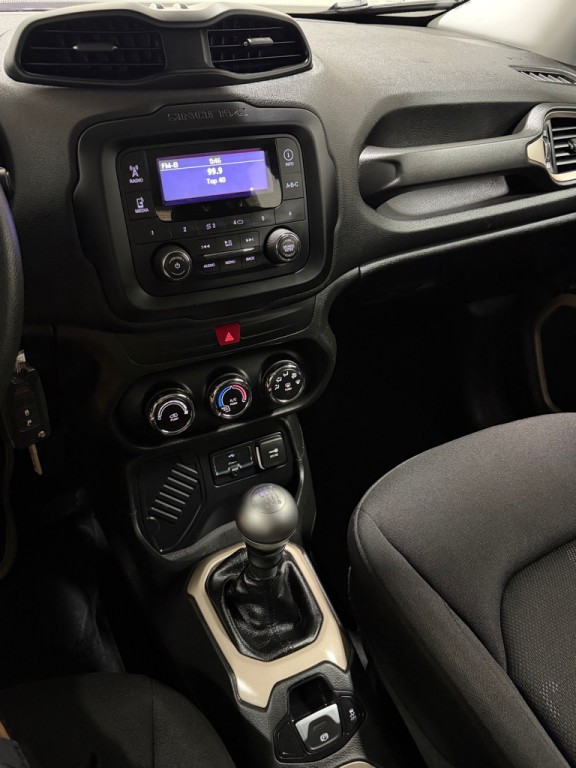 2016 Jeep Renegade Image 13