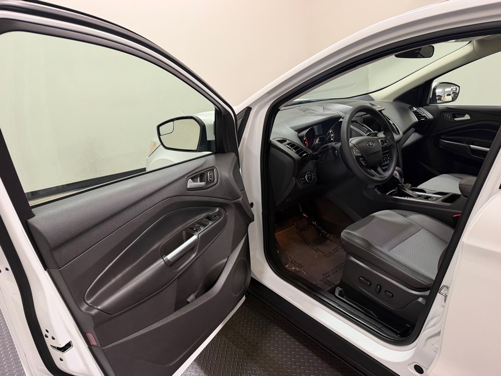 2019 Ford Escape Image 9