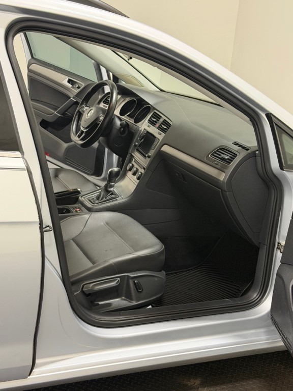 2015 Volkswagen Golf Image 11