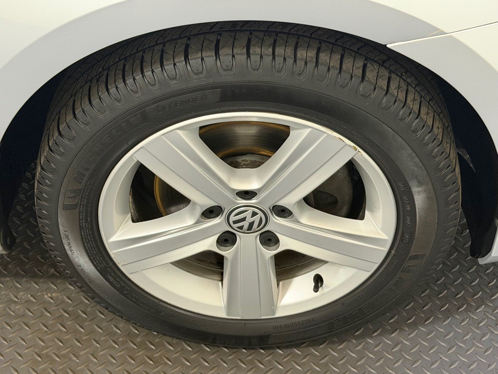 2015 Volkswagen Golf Image 17