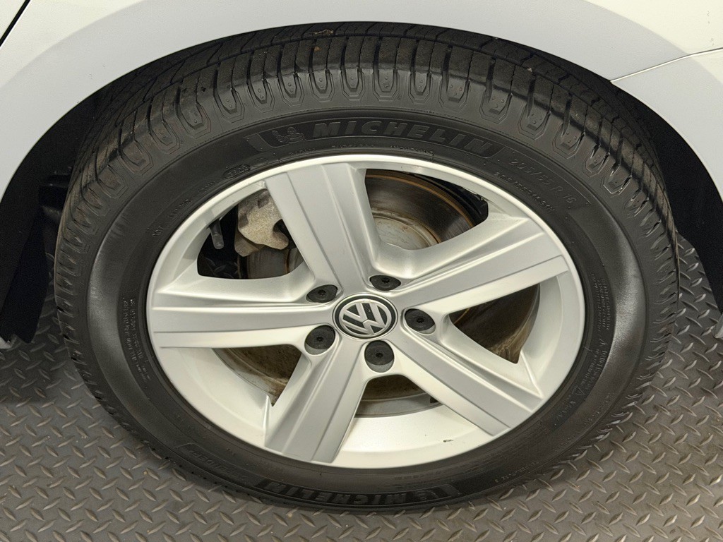 2015 Volkswagen Golf Image 19