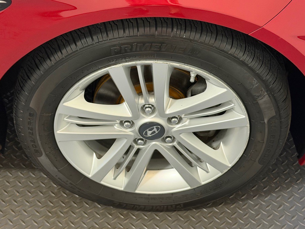 2007 Hyundai Tiburon Image 16