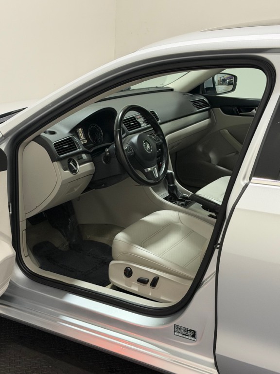 2014 Volkswagen Passat Image 8