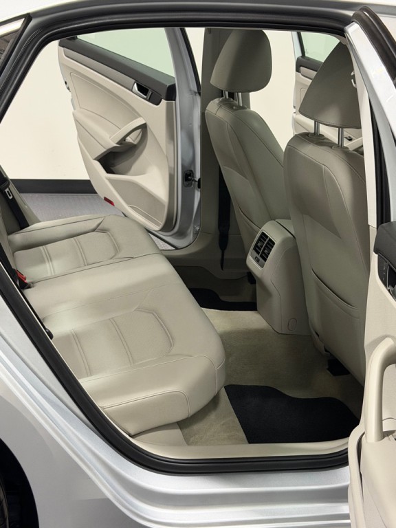 2014 Volkswagen Passat Image 10
