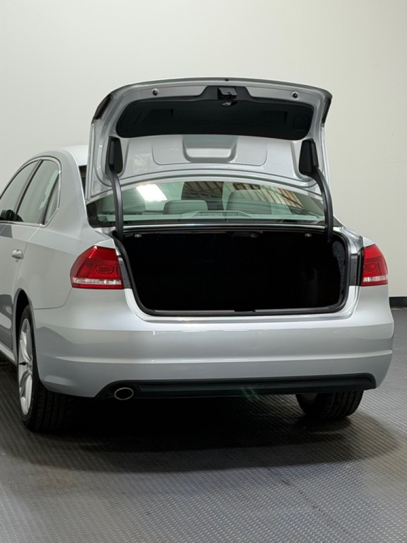 2014 Volkswagen Passat Image 12