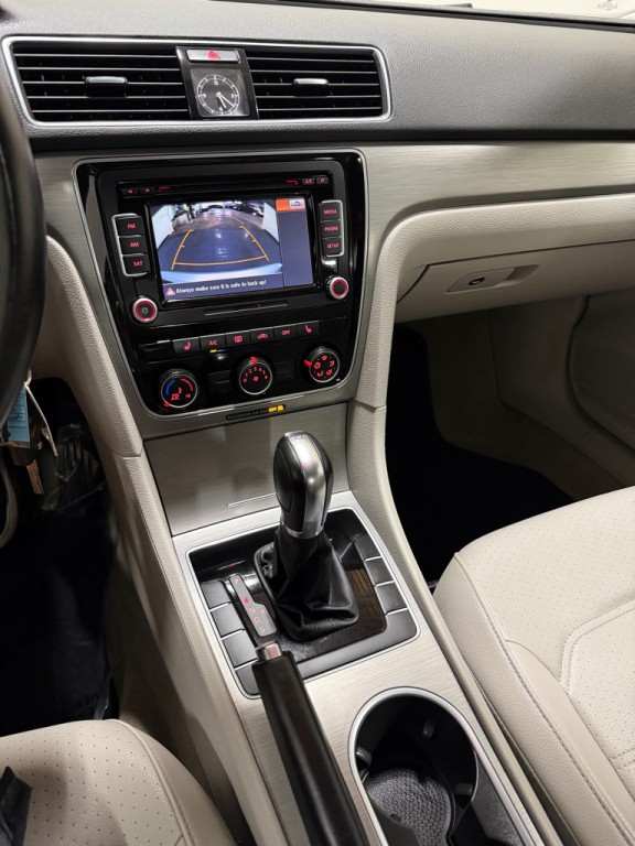 2014 Volkswagen Passat Image 13