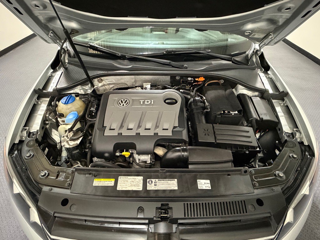 2014 Volkswagen Passat Image 17