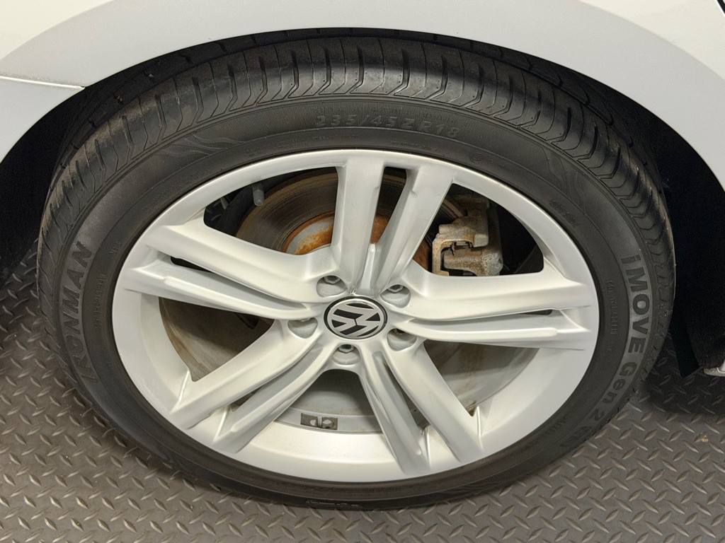 2014 Volkswagen Passat Image 19