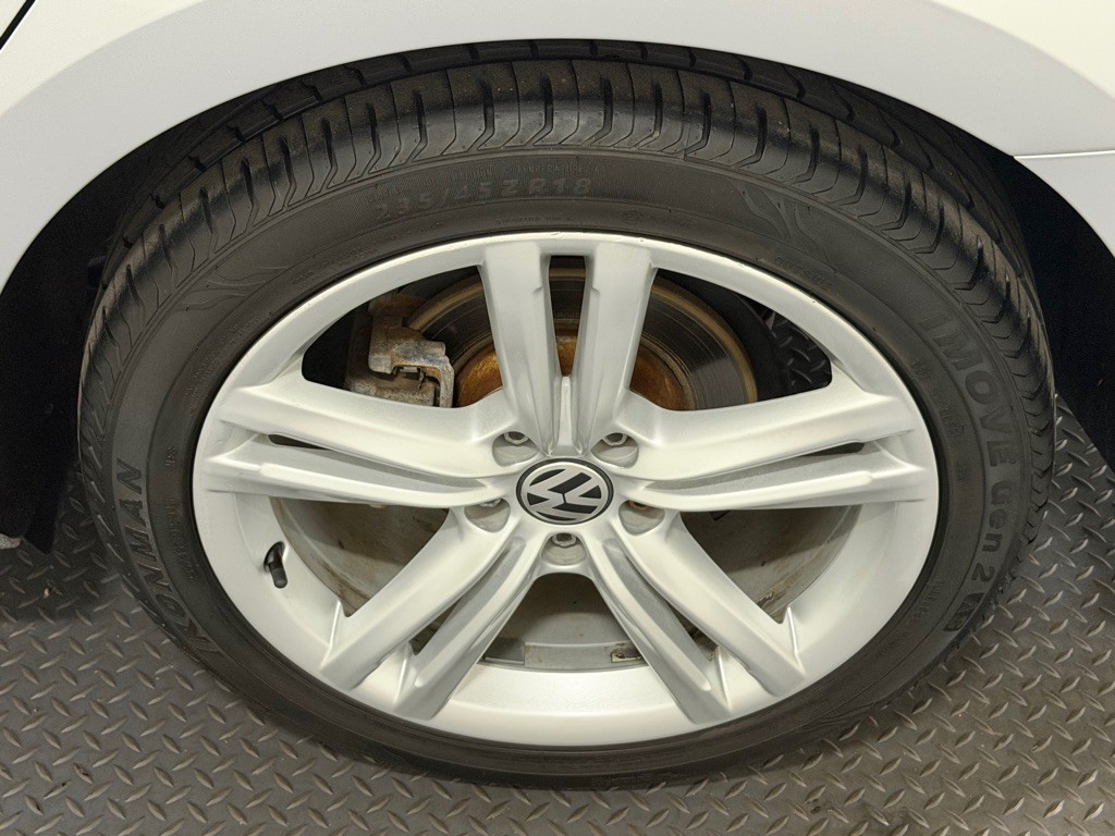2014 Volkswagen Passat Image 20