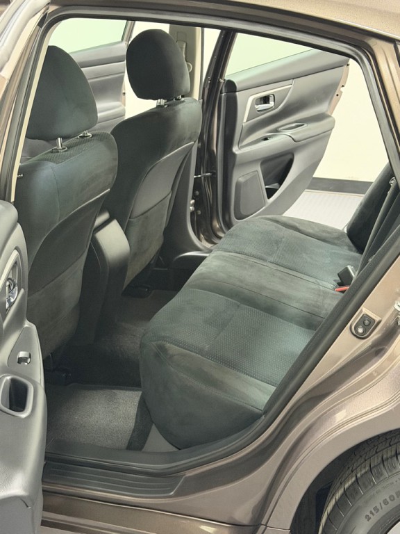 2015 Nissan Altima Image 9