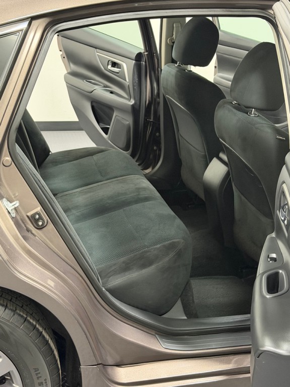 2015 Nissan Altima Image 10