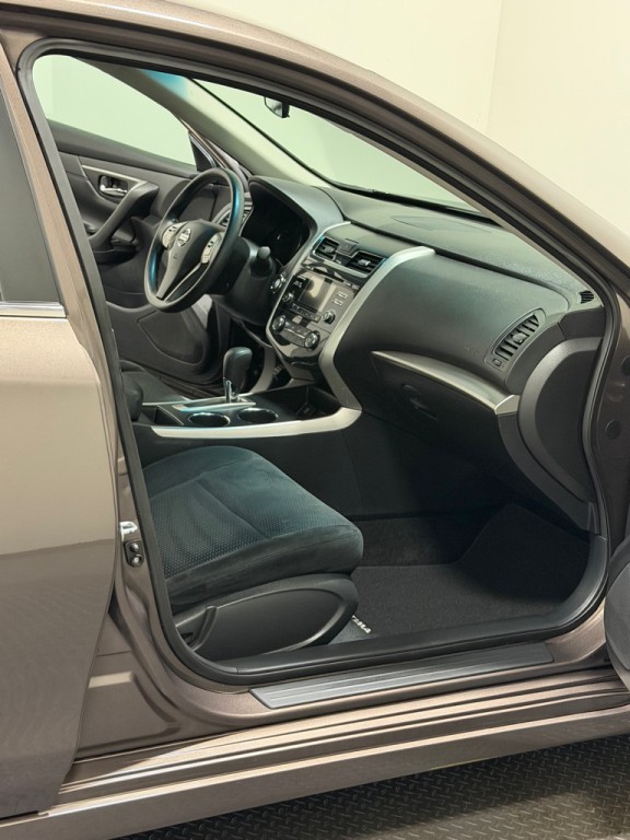 2015 Nissan Altima Image 11