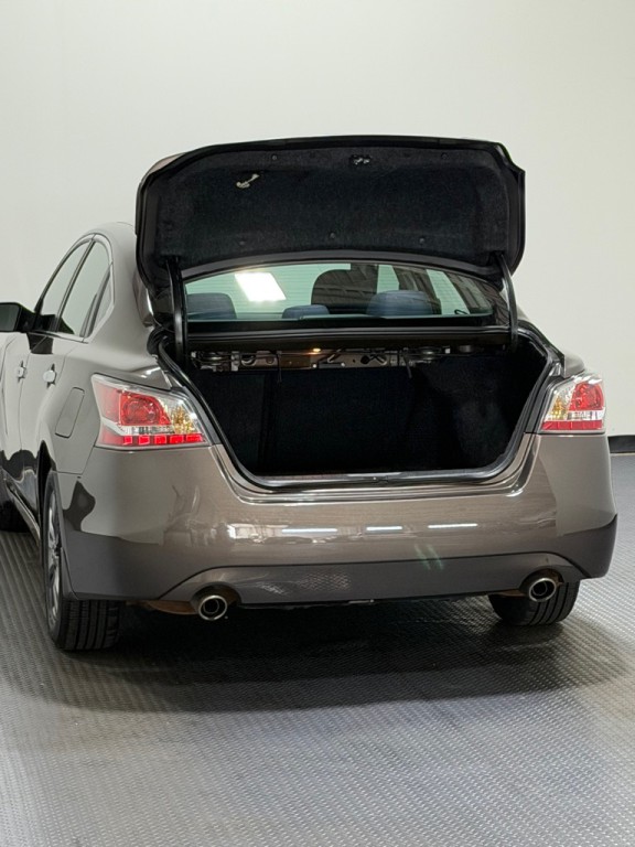 2015 Nissan Altima Image 12