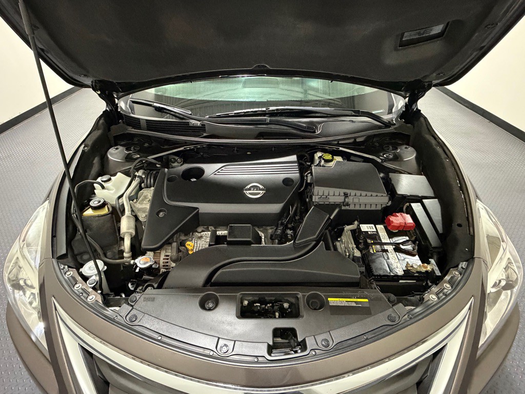 2015 Nissan Altima Image 16