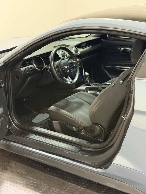 2019 Ford Mustang Image 8
