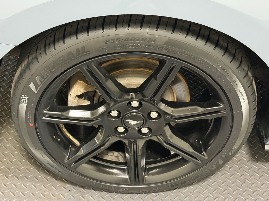 2019 Ford Mustang Image 18