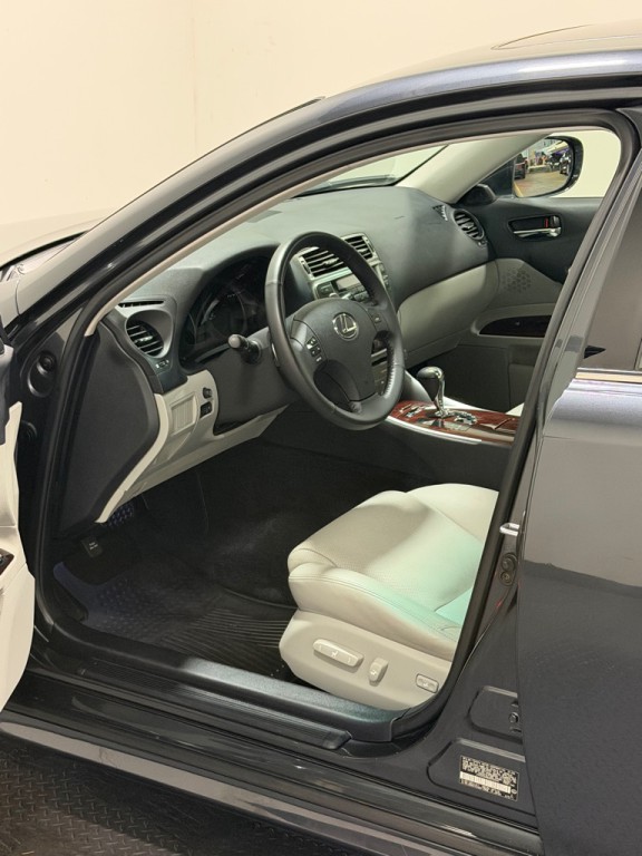 2006 Lexus IS Image 8