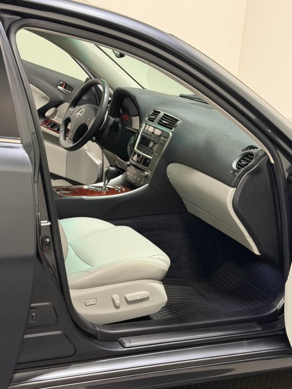 2006 Lexus IS Image 11
